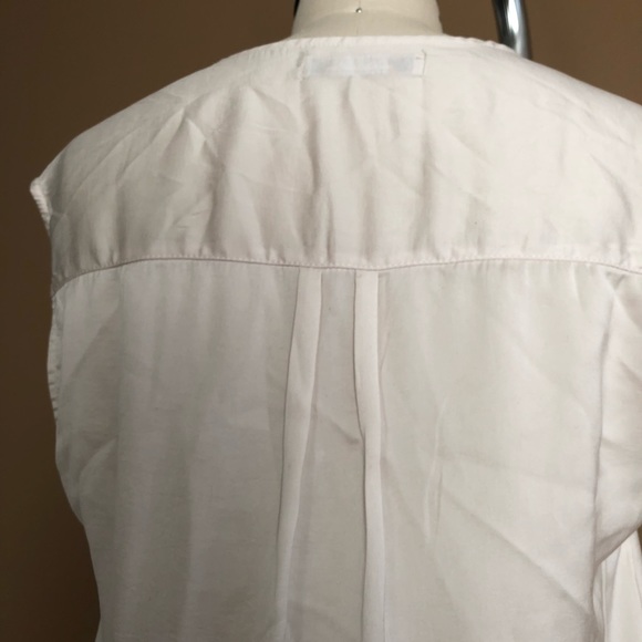 💙 Off-White Button Up V-Neck Top - Picture 6 of 7